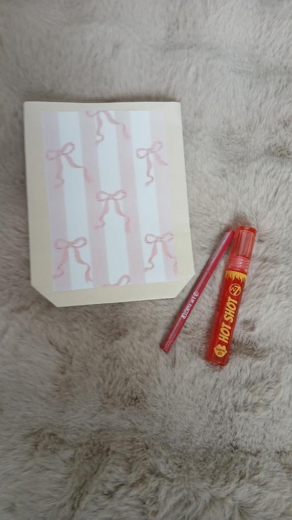 Nieuwe Lip Liner & Licht Gebruikte Lip Gloss, Lippen, Ophalen of Verzenden, Zo goed als nieuw, Make-up