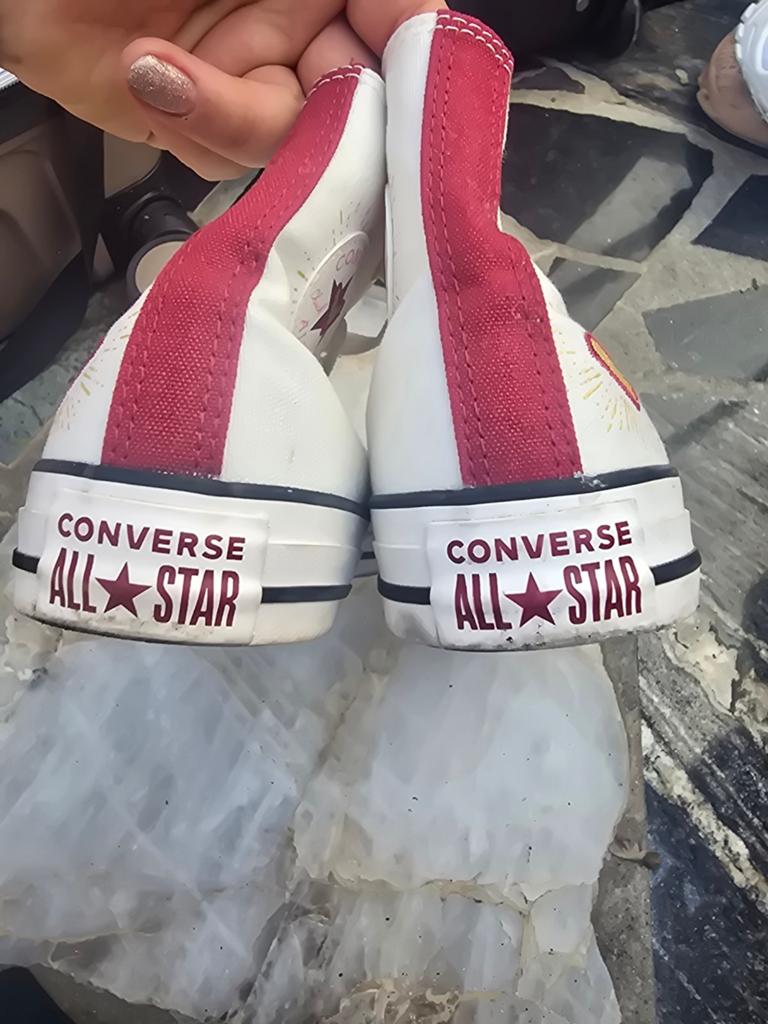 Converse All Star Sneakers Wit met Rood Hartje, Wit, Converse, Ophalen of Verzenden, Sneakers of Gympen