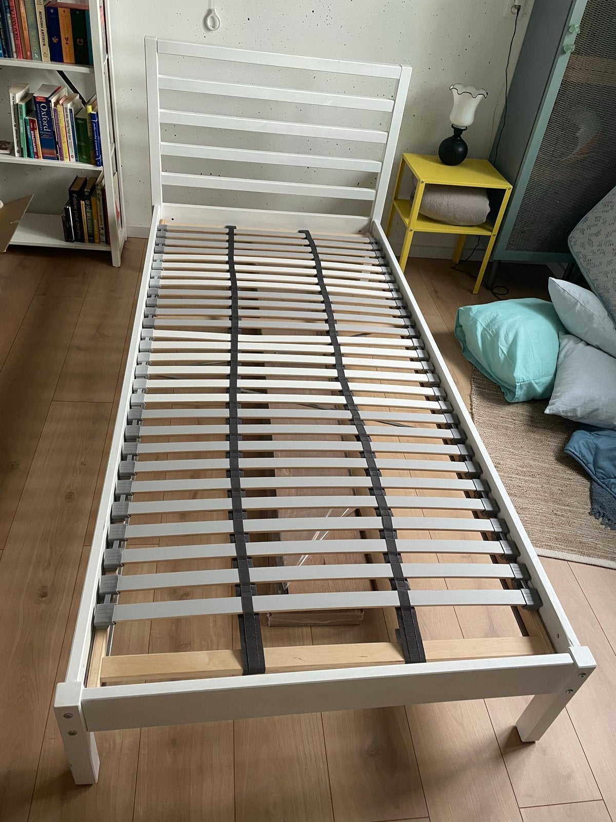 Tarva Eenpersoonsbed wit met lattenbodem, Huis en Inrichting, Slaapkamer | Bedden, Ophalen, Gebruikt, 90 cm, Eenpersoons