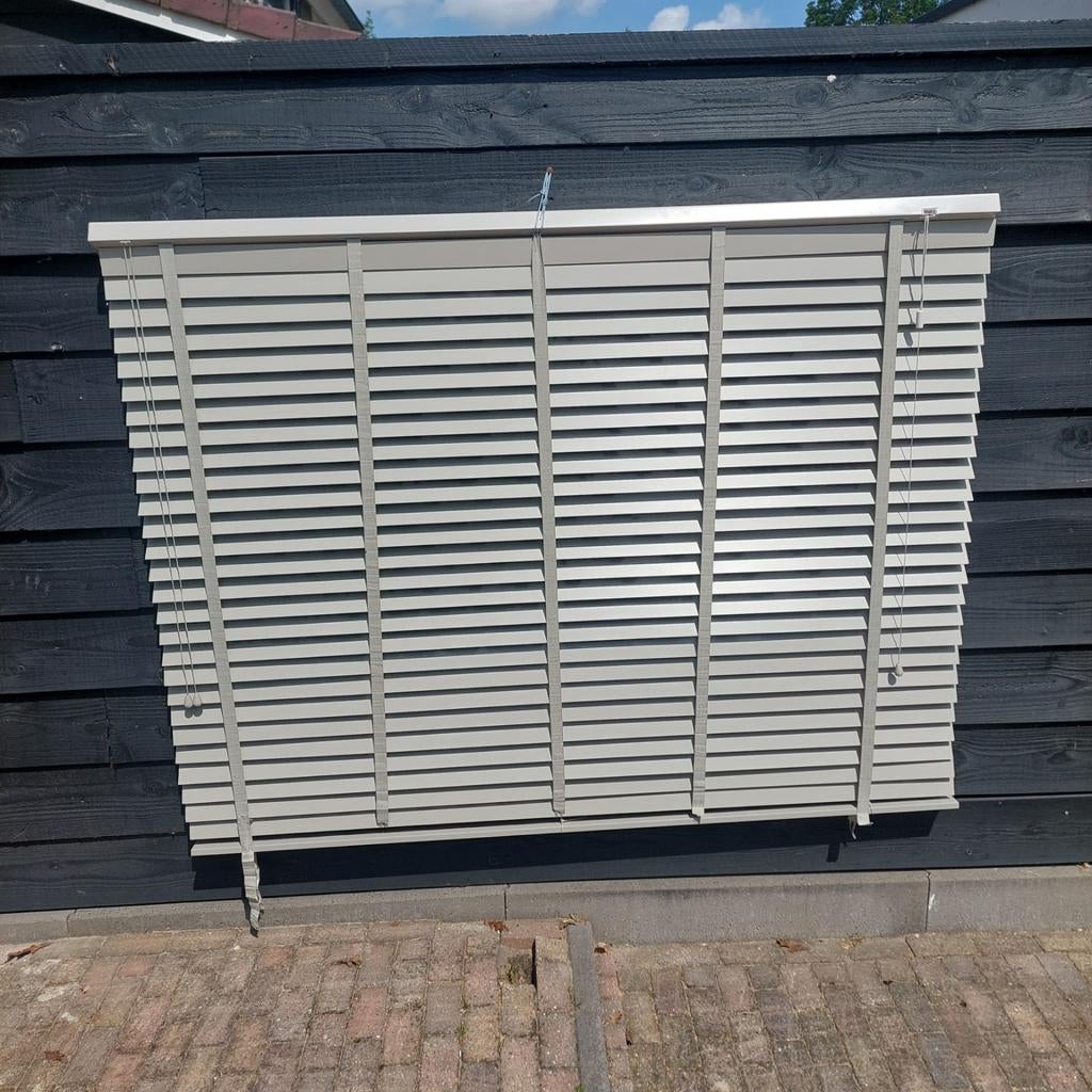 Grijze jaloezieën 170 cm breed, Huis en Inrichting, Stoffering | Gordijnen en Lamellen, Gebruikt, 150 tot 200 cm, Ophalen of Verzenden