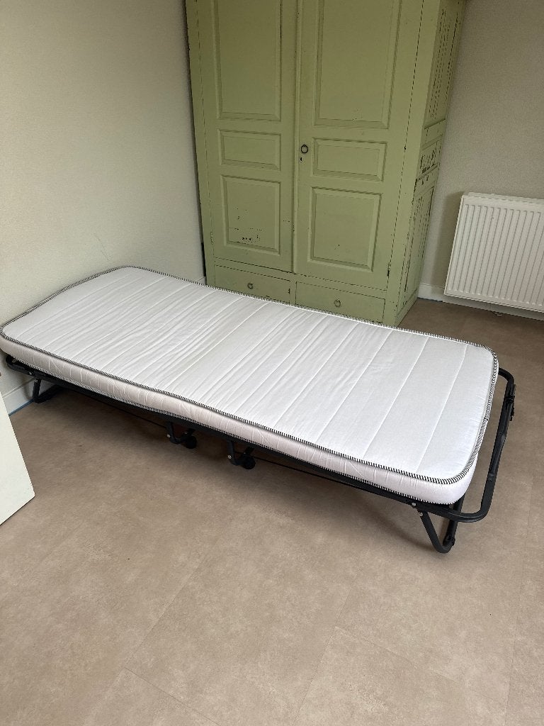 Opklap bed, Huis en Inrichting, Ophalen, Zo goed als nieuw, Eenpersoons, Hout