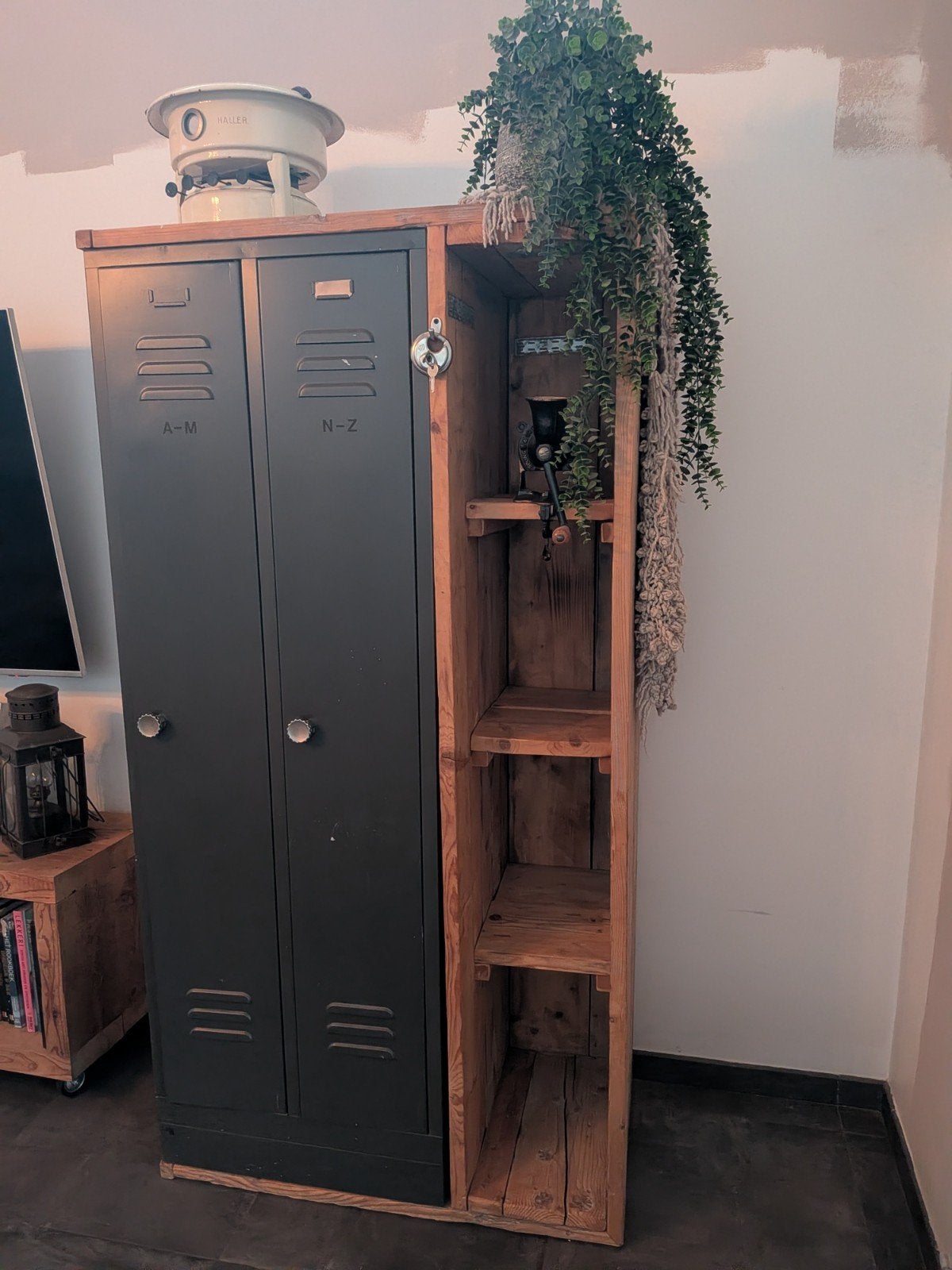 Unieke industriële locker kast met houten elementen, 100 tot 150 cm, Industrieel, Vintage, 150 tot 200 cm, 25 tot 50 cm