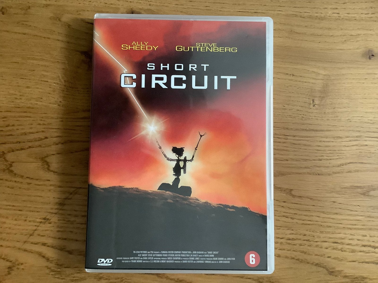 2). SHORT CIRCUIT regie John Badham met Steve Guttenberg., Ophalen of Verzenden, Zo goed als nieuw