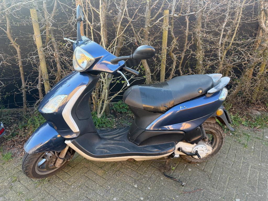 Te koop :Piaggio fly 4 takt 50cc, Fietsen en Brommers, Scooters | Piaggio, Gebruikt, Fly, Maximaal 45 km/u, Benzine, Ophalen