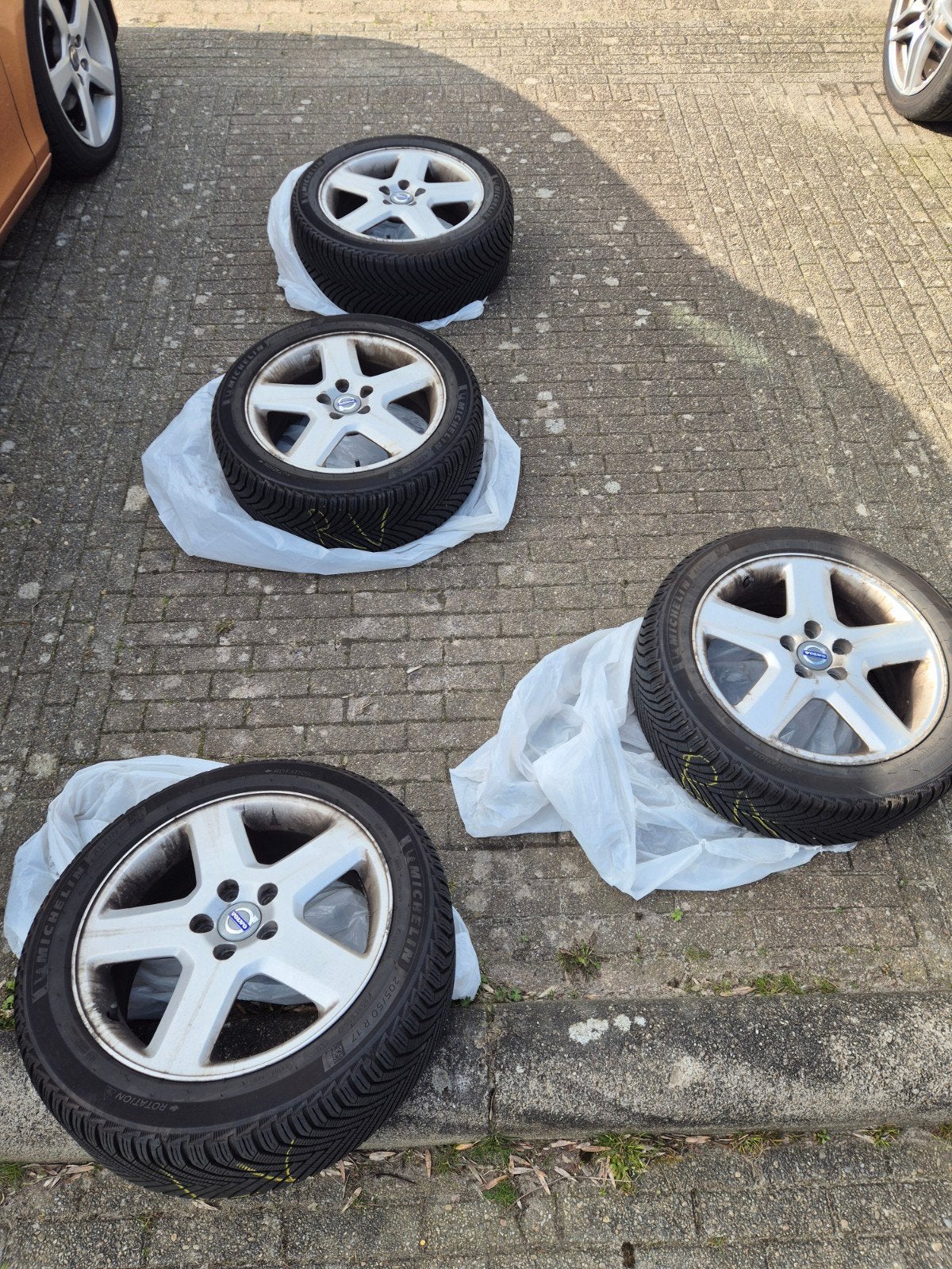 Volvo 17 inch velgen met Michelin winterbanden (set van 4) ), Ophalen, Gebruikt, Banden en Velgen, 17 inch