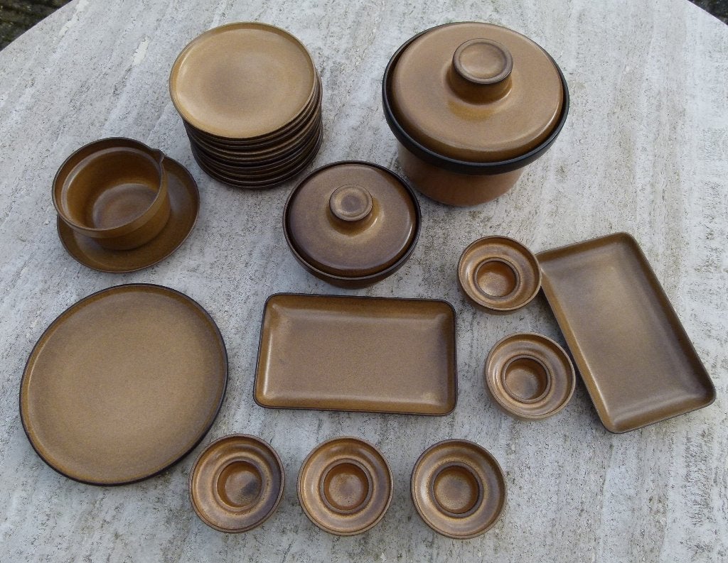 Mooi Bruin '70 Servies Gebaksborden Schalen Eierdoppen, Huis en Inrichting, Ophalen of Verzenden, Nieuw, Aardewerk, Compleet servies