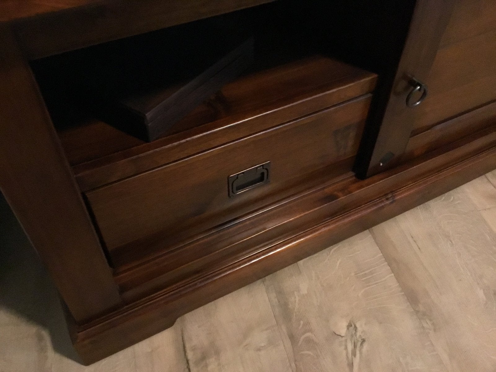 Massief houten tv-meubel met lade en schuifdeur, Ophalen, Gebruikt, 100 tot 150 cm, Minder dan 100 cm
