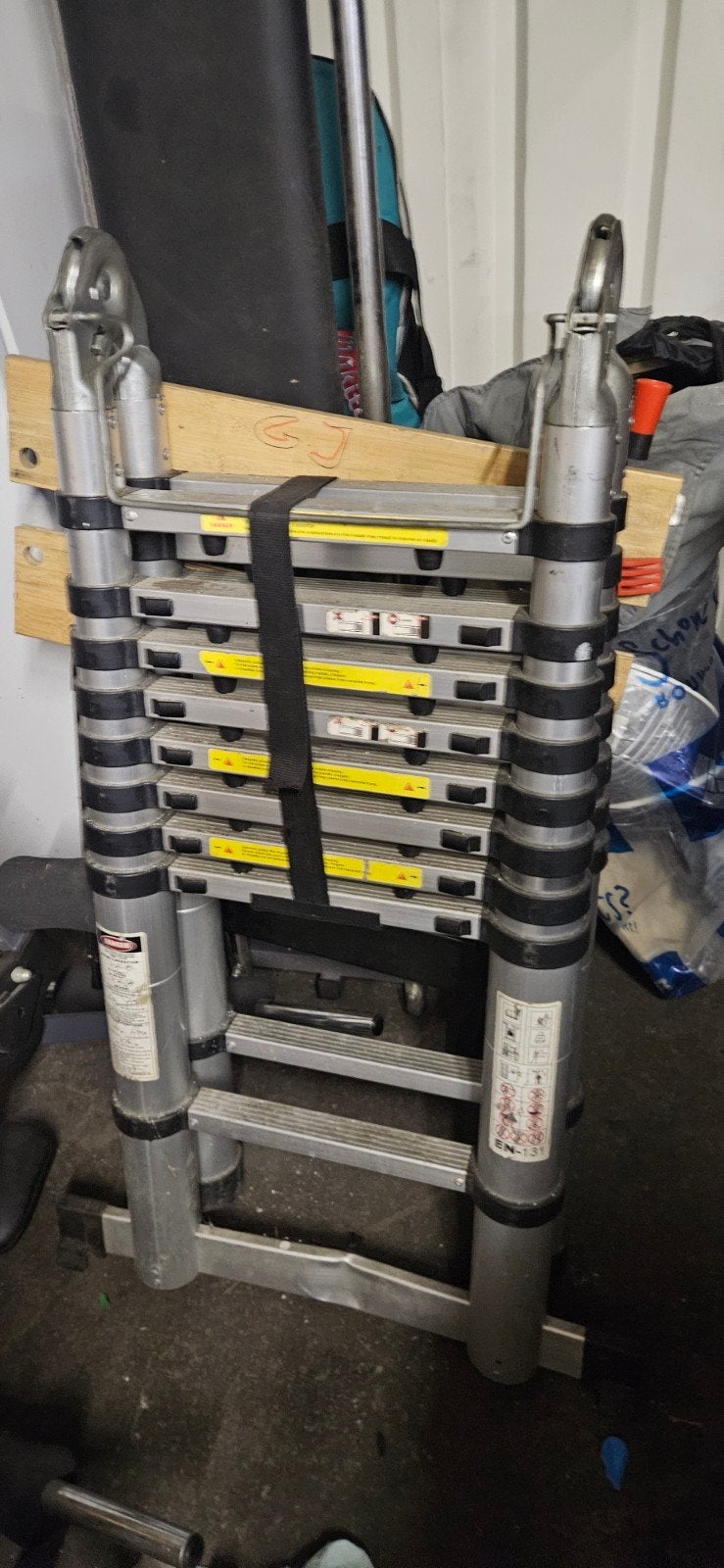 Telescopische ladder - Inschuifbaar en compact tot 640, Gebruikt, Ophalen of Verzenden, Ladder, Opvouwbaar of Inschuifbaar