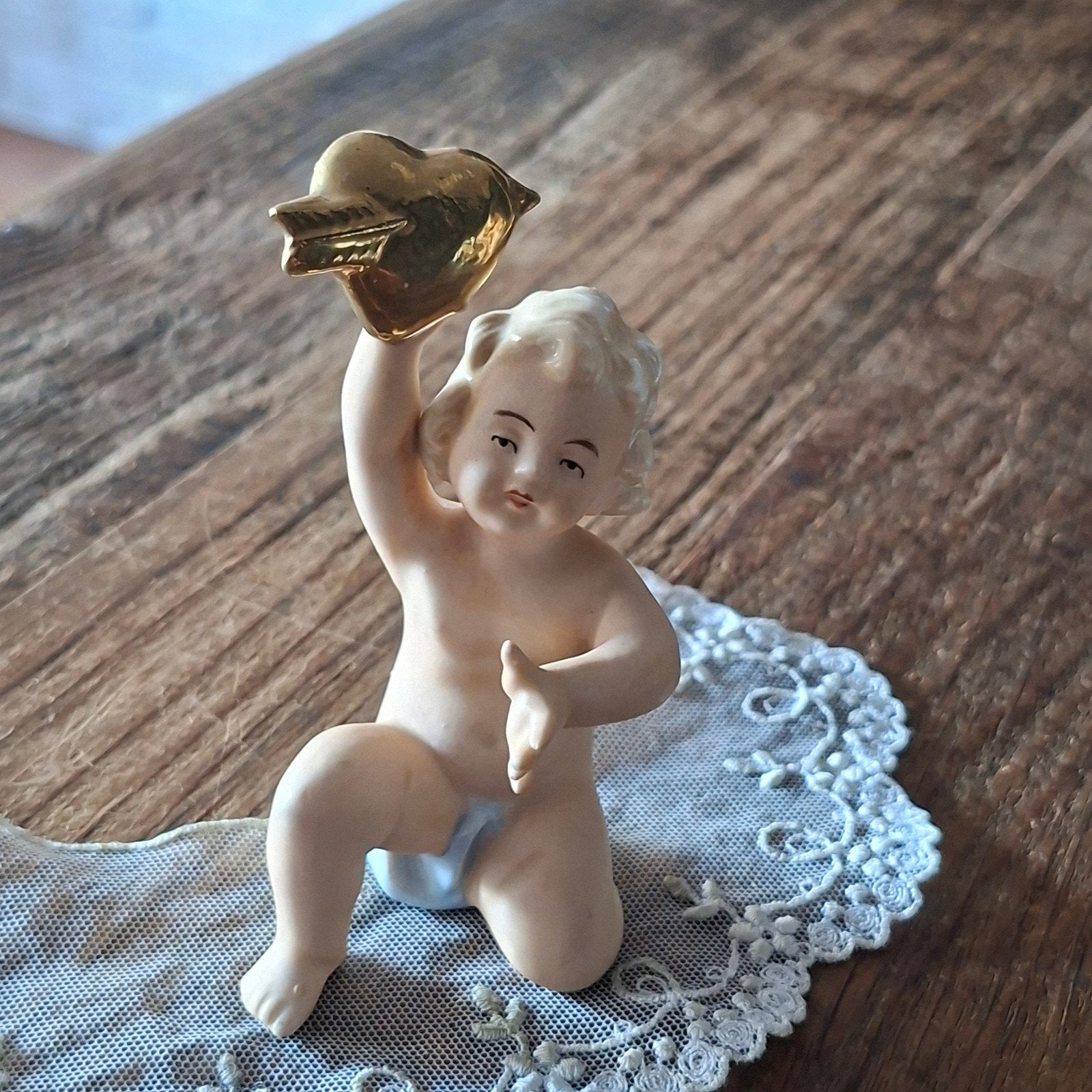 Putti met Goudkleurig Hartje 10 cm groot, Antiek en Kunst, Ophalen of Verzenden