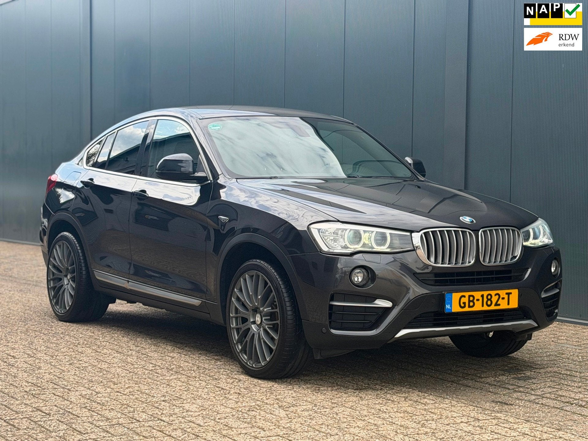 BMW X4 XDrive20i High Executive | Leder | StoelVW | NL Auto, Automaat, Dealer onderhouden, Gebruikt, Euro 6