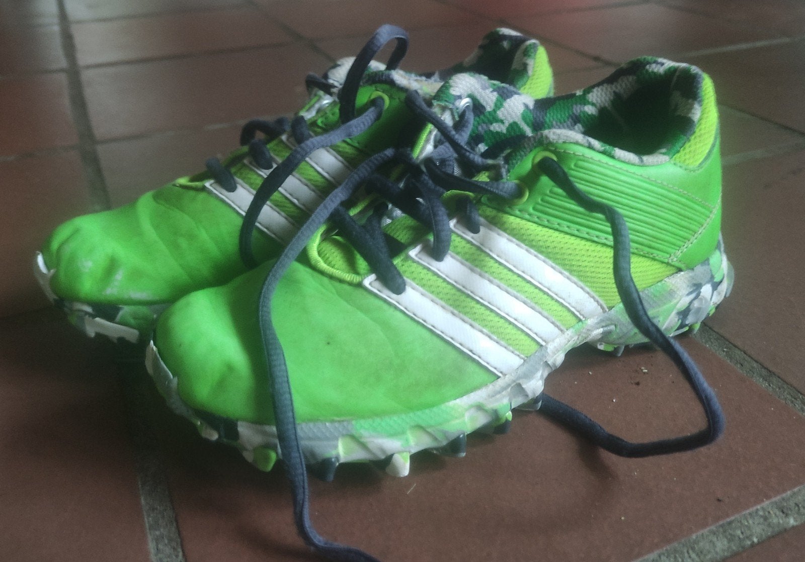 Adidas adipower 2 hockeyschoenen mt 32, Sport en Fitness, Ophalen of Verzenden, Gebruikt, Schoenen