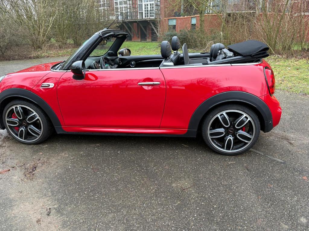 Mini 2.0 John Cooper Works Cabrio AUT 2018 Rood, Automaat, 1998 cc, Achterwielaandrijving, 4 cilinders
