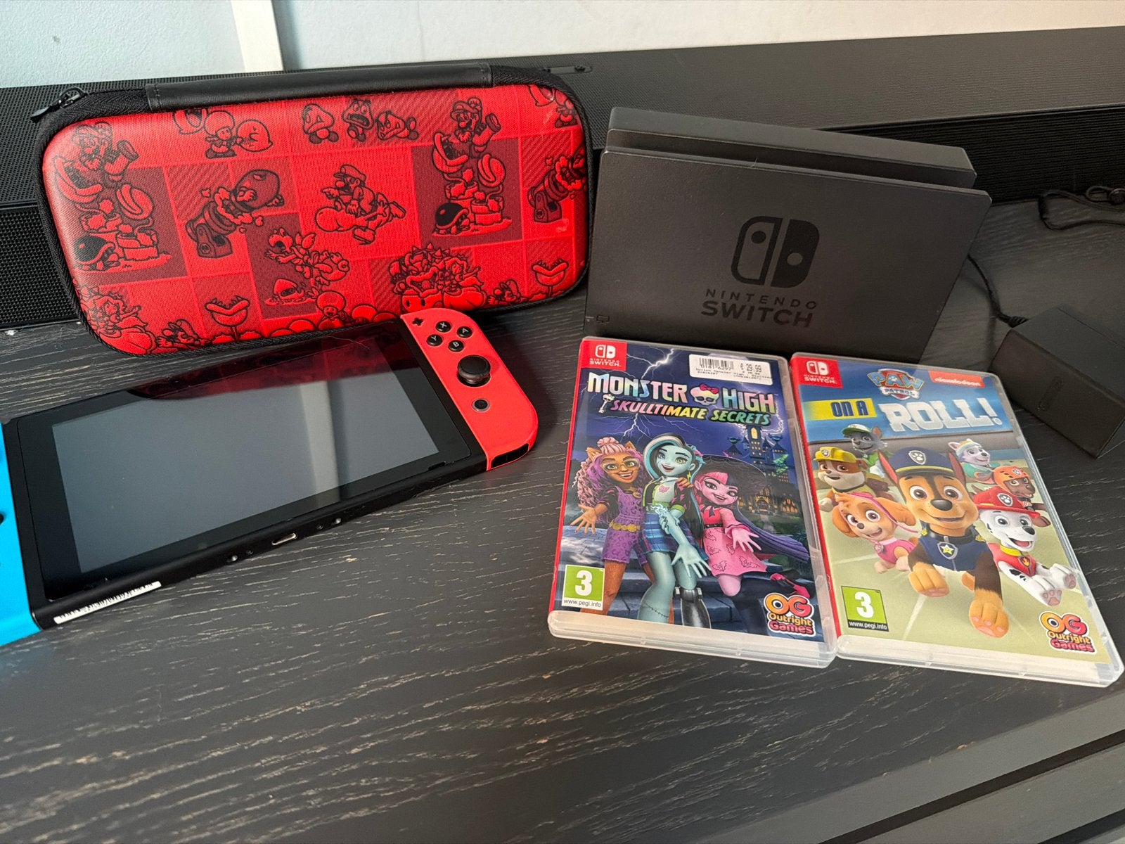 Nintendo Switch met beschermhoes en 2 spellen, Spelcomputers en Games, Met 2 controllers, Ophalen of Verzenden, Switch Original
