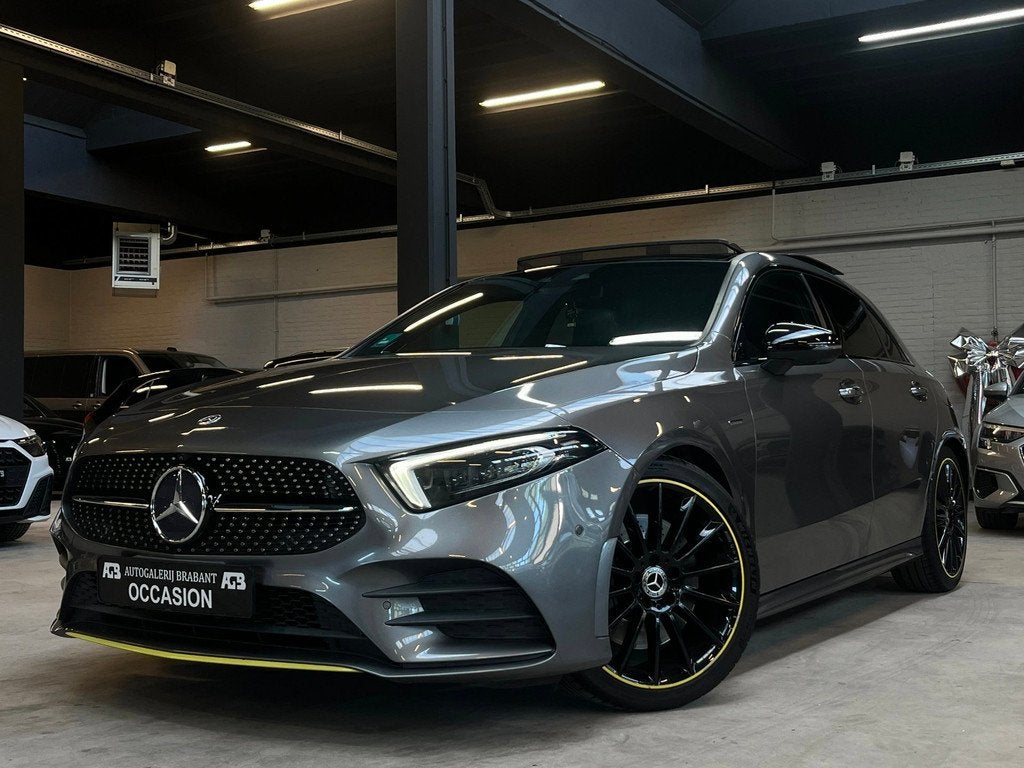 Mercedes-Benz A-klasse 250 Premium Plus AMG Pano/360Camera/H, Auto's, 15 km/l, Gebruikt, Euro 6, 4 cilinders