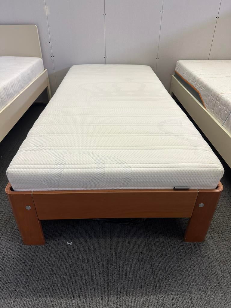 Auping Auronde bed 90x200 incl Auping Inizio matras, 90 cm, Eenpersoons, Bruin, Ophalen of Verzenden