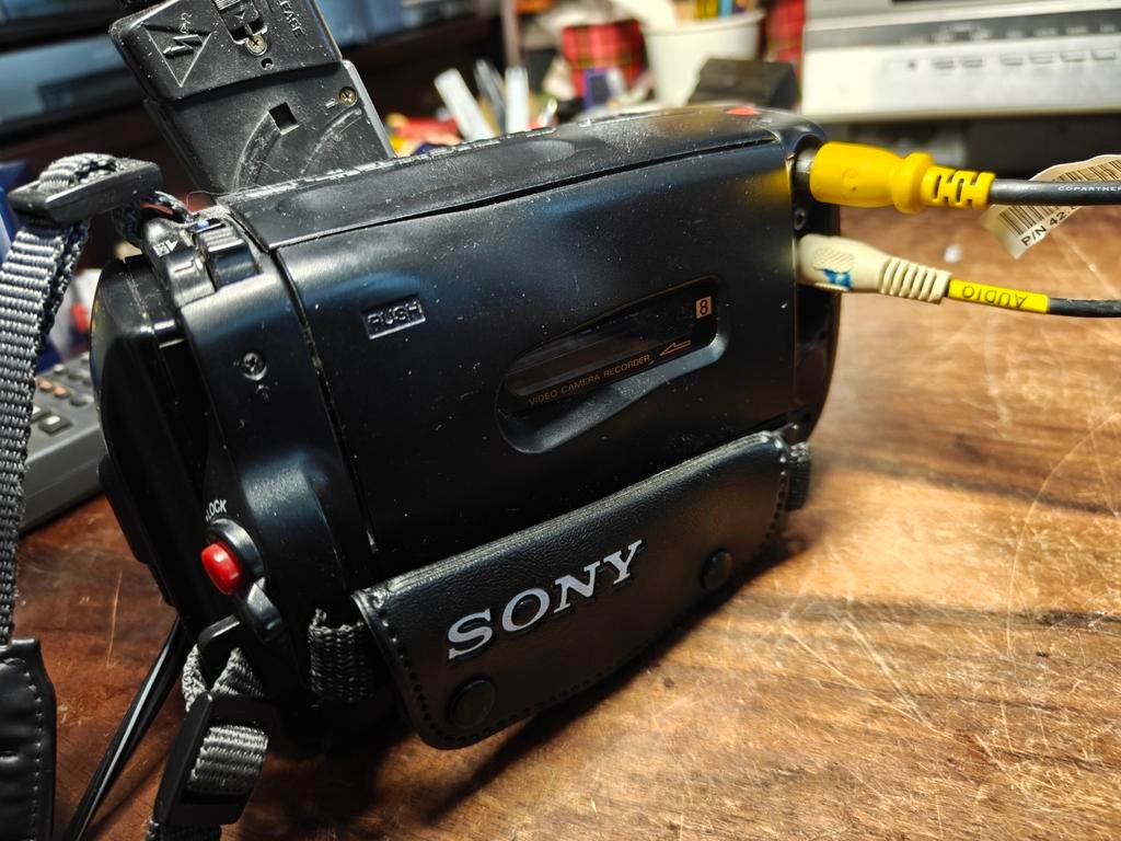 Sony CCD-TR3E Video8-Hi8 Camcorder – Met adapter, Ophalen of Verzenden, Hi 8