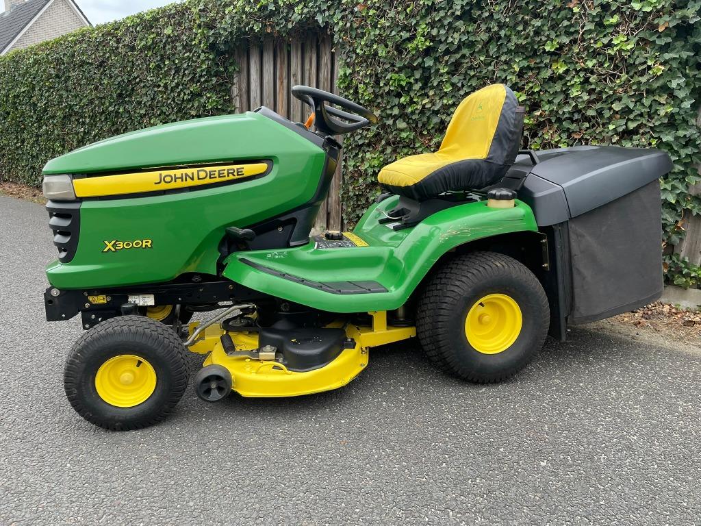 Gebruikt John Deere X 300 R 107 cm 2-cil 18,5 pk, Jdwisinfo@johndeere.com, Opvangbak, Energiestraat 16, 90 tot 120 cm