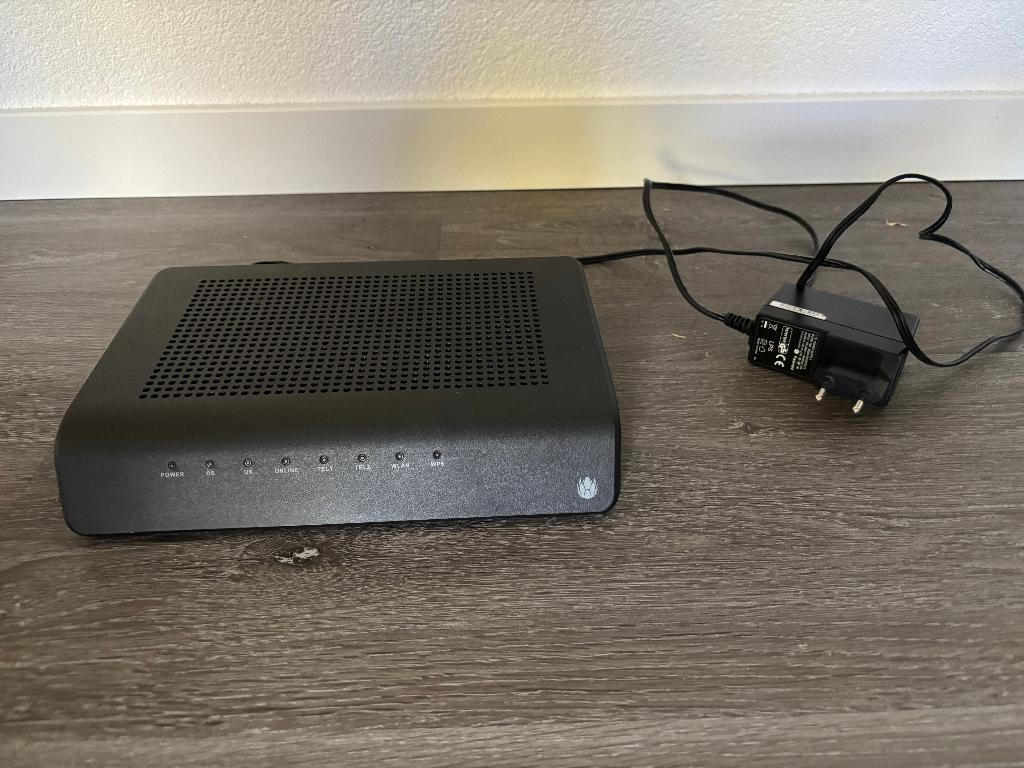 Ubee modem / router type EVW3226, Computers en Software, Routers en Modems, Ophalen of Verzenden, Gebruikt, Router met modem, Ubee