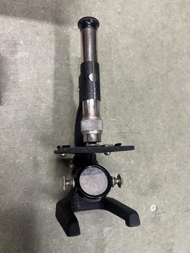 kleine antieke microscoop, Audio, Tv en Foto, Optische apparatuur | Microscopen, Ophalen of Verzenden, Gebruikt, Minder dan 400x