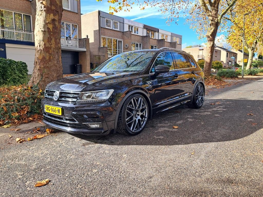 Volkswagen Tiguan R-line 1.4 TSI 92KW 2017 Zwart, Auto's, Volkswagen, Voorwielaandrijving, 125 pk, 74 €/maand, Zwart