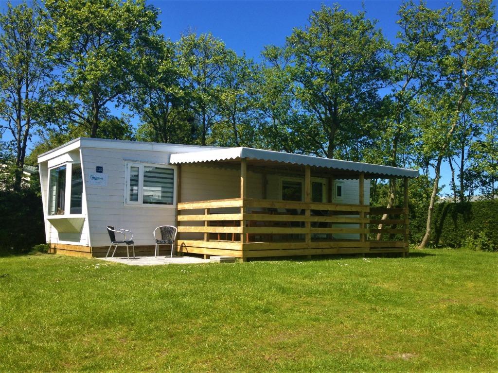 Te Huur:Chalets op Ameland Klein Vaarwater.Vanaf 6 juli vrij, Tv, Aan zee, Recreatiepark