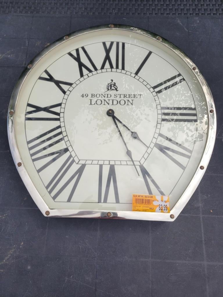 Mooie nieuwe metalen klok 50 x 7 x 51 cm. Romeinse cijfers, Wandklok, ., Nieuw, Ophalen of Verzenden