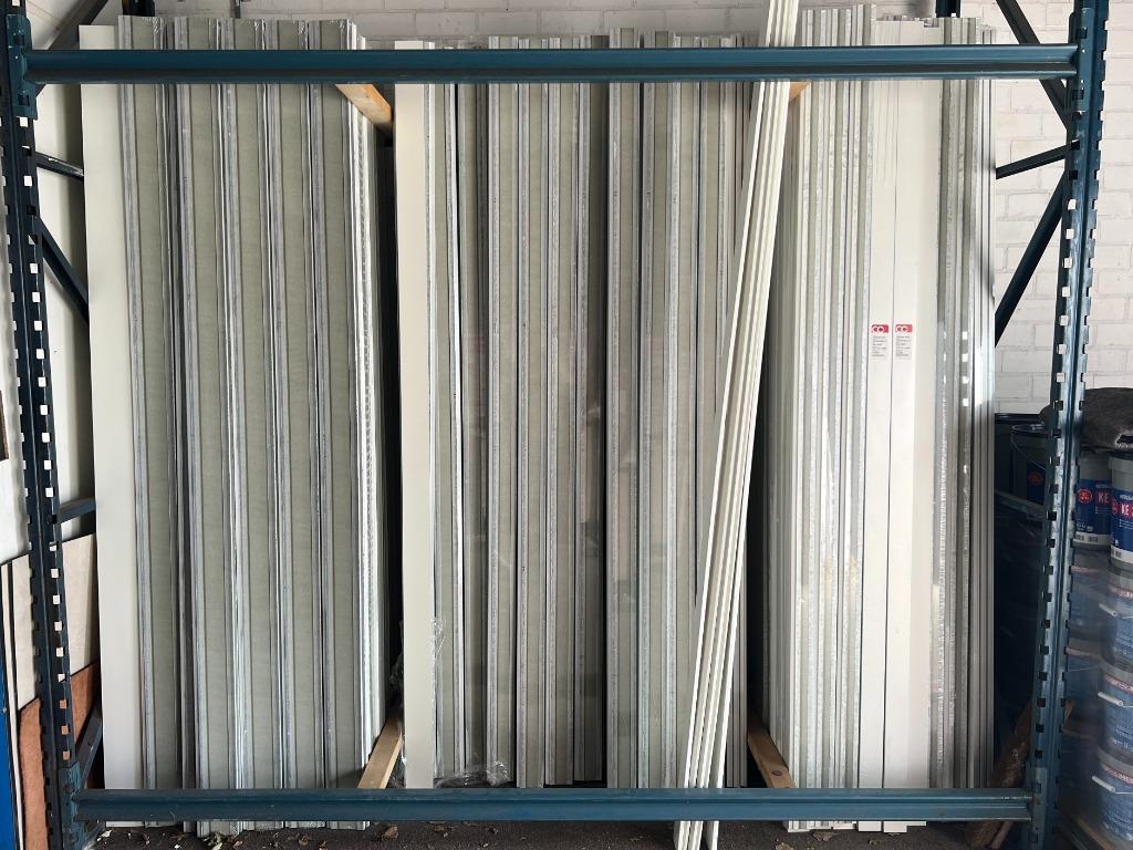 Op voorraad witte/zwarte MDF plinten 7/9/12 cm hoog, Doe-het-zelf en Verbouw, Plinten en Afwerking, Nieuw, Plinten, Mdf, 200 tot 250 cm