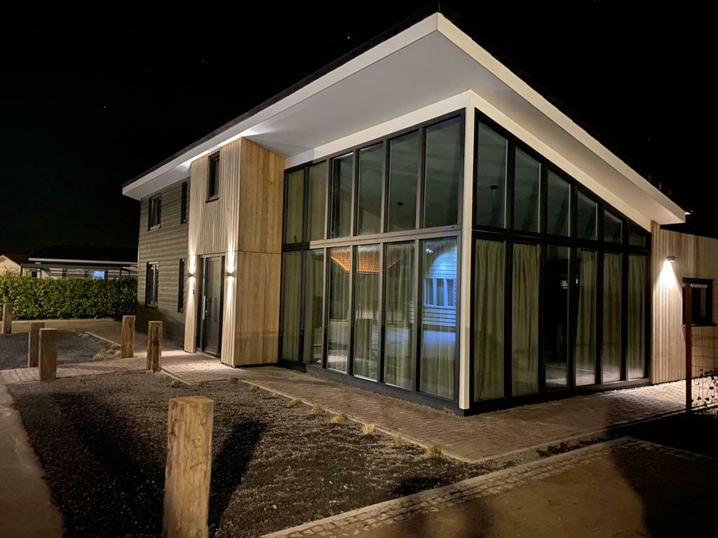 Huis met 6 slpkmrs voor 12 personen te huur, Zeeland, airco, Vakantie, Vakantiehuizen | Nederland, 12 personen, 4 of meer slaapkamers