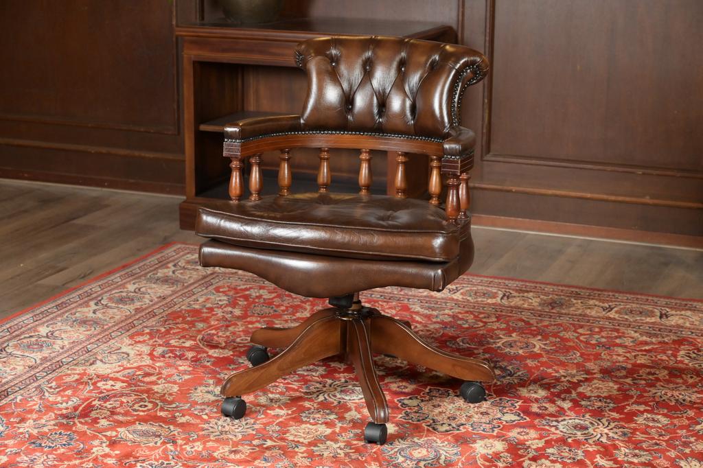 INKOOP/VERKOOP klassieke bureaus en Chesterfield stoelen, Huis en Inrichting, Ophalen of Verzenden, Gebruikt