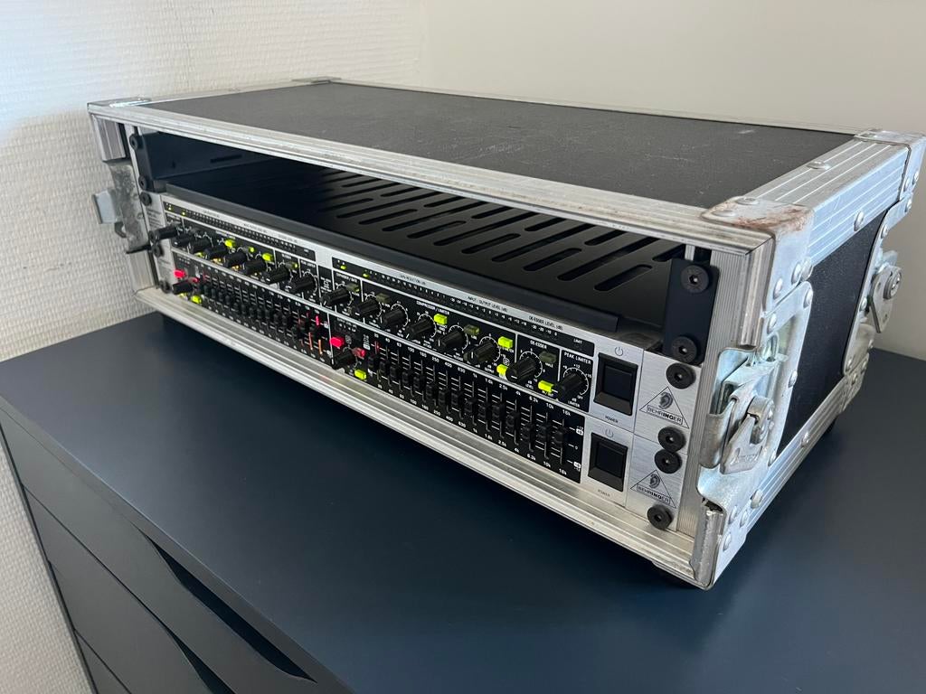 Beringer Composer Pro MDX2600 Ultragraph FB1Q1502 in 3U rack, Ophalen, Zo goed als nieuw, Volume