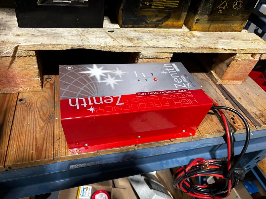 Zenith High Frequency Acculader 36V 40A, Zakelijke goederen, Machines en Bouw | Industrie en Techniek, Ophalen