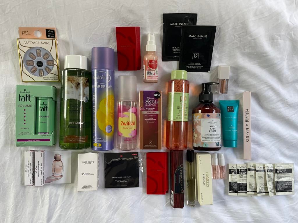 Kerst pakket / make-up / verzorging, Sieraden, Tassen en Uiterlijk, Uiterlijk | Lichaamsverzorging, Ophalen of Verzenden, Nieuw