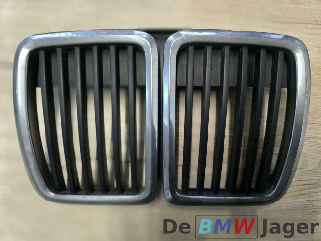 Grill midden zwart chroom BMW 3-serie E30 51131884350, Auto-onderdelen, Carrosserie en Plaatwerk, Gebruikt, Ophalen of Verzenden