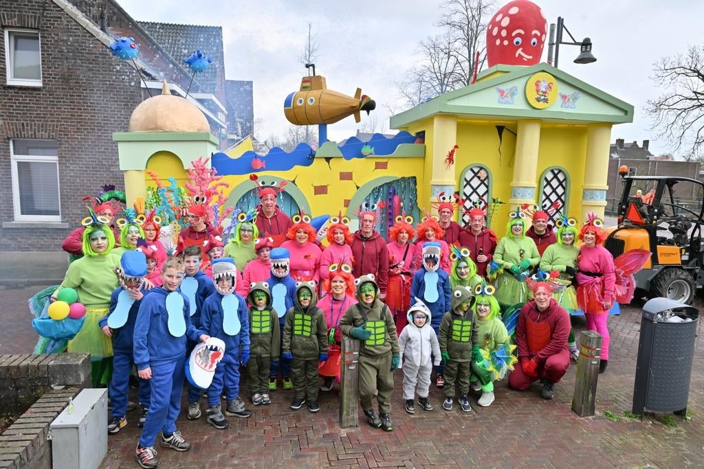 Carnaval wagen onderwater en outfits (20 vw 17 kids), Ophalen, Carnaval