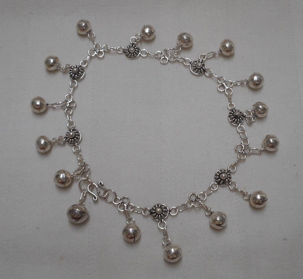 Zilveren armband met bedels en belletjes nr.224, Verzenden, Zo goed als nieuw, Met bedels of kralen, Zilver