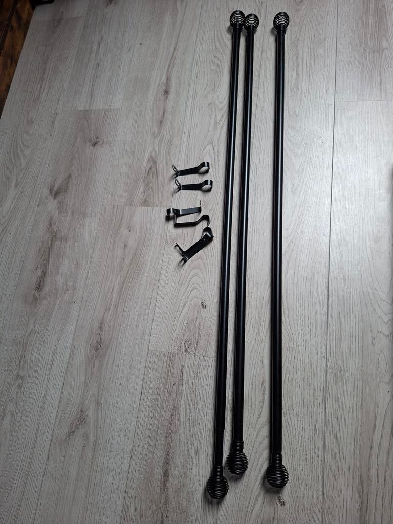 3 Zwarte Gordijnrails Uitschuifbaar 1.10-2.10m, Ophalen, Zo goed als nieuw, Zwart, 200 cm of meer