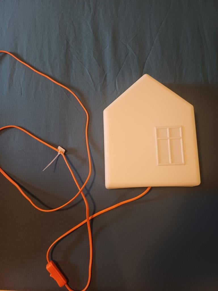 Ikea Lampje Kinderkamer Muur - Huisvorm, Ophalen of Verzenden, Zo goed als nieuw, Kunststof, Modern