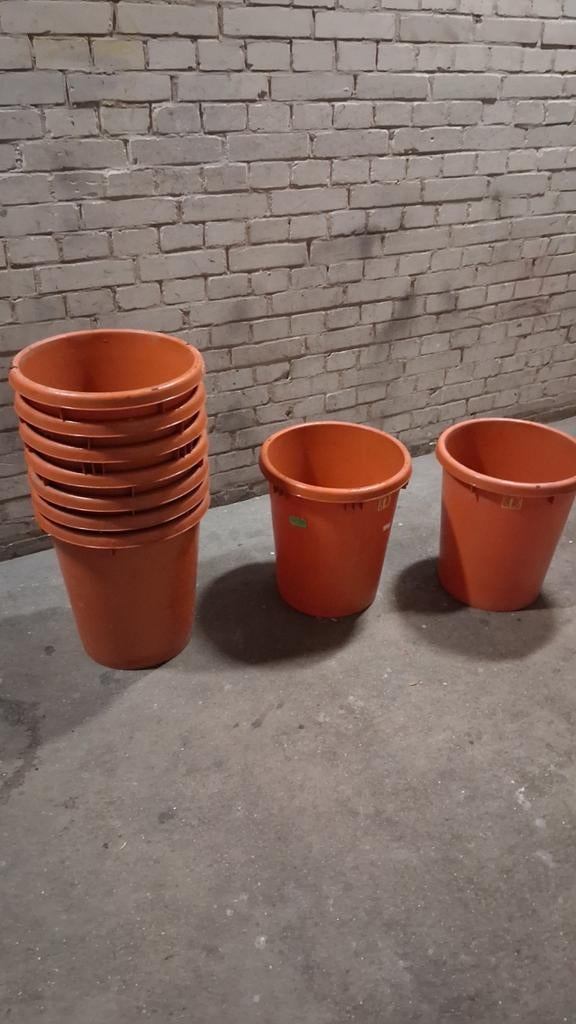 Te koop, 8×poten. Kunststof, Tuin en Terras, Bloempotten, Ophalen, Rond, Kunststof