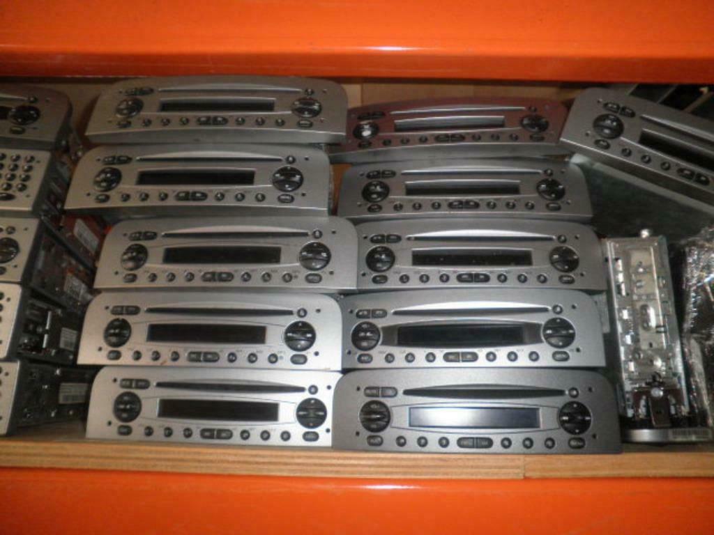 Diverse radio's Alfa Romeo 147 + MP 3 en 156 met code, Ophalen of Verzenden, Gebruikt, Alfa Romeo