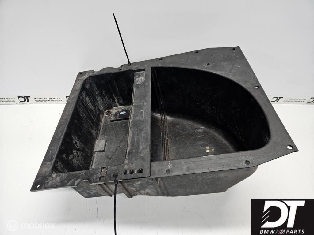 Kofferbakpan / accubak BMW E39 M5 51717895247, Auto-onderdelen, Interieur en Bekleding, Gebruikt, Ophalen of Verzenden, BMW, BMW