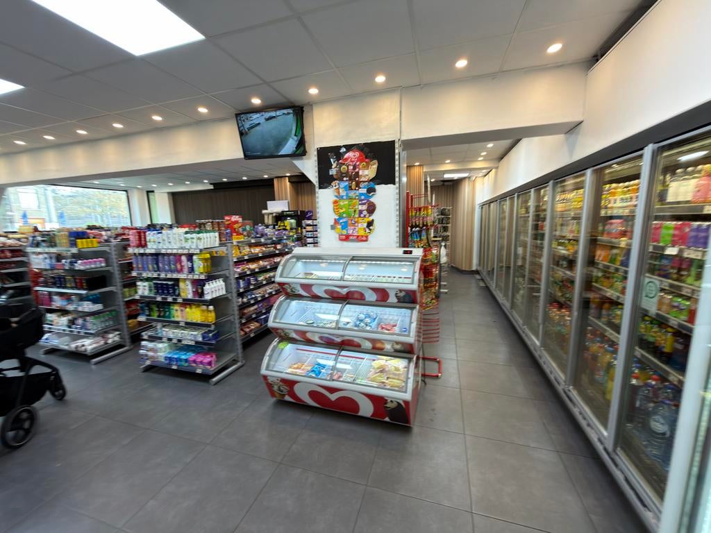 Supermarkt te koop: 200m2 + 150m2 kelder, Zakelijke goederen, Kantoor en Winkelinrichting | Winkel en Inventaris, Ophalen