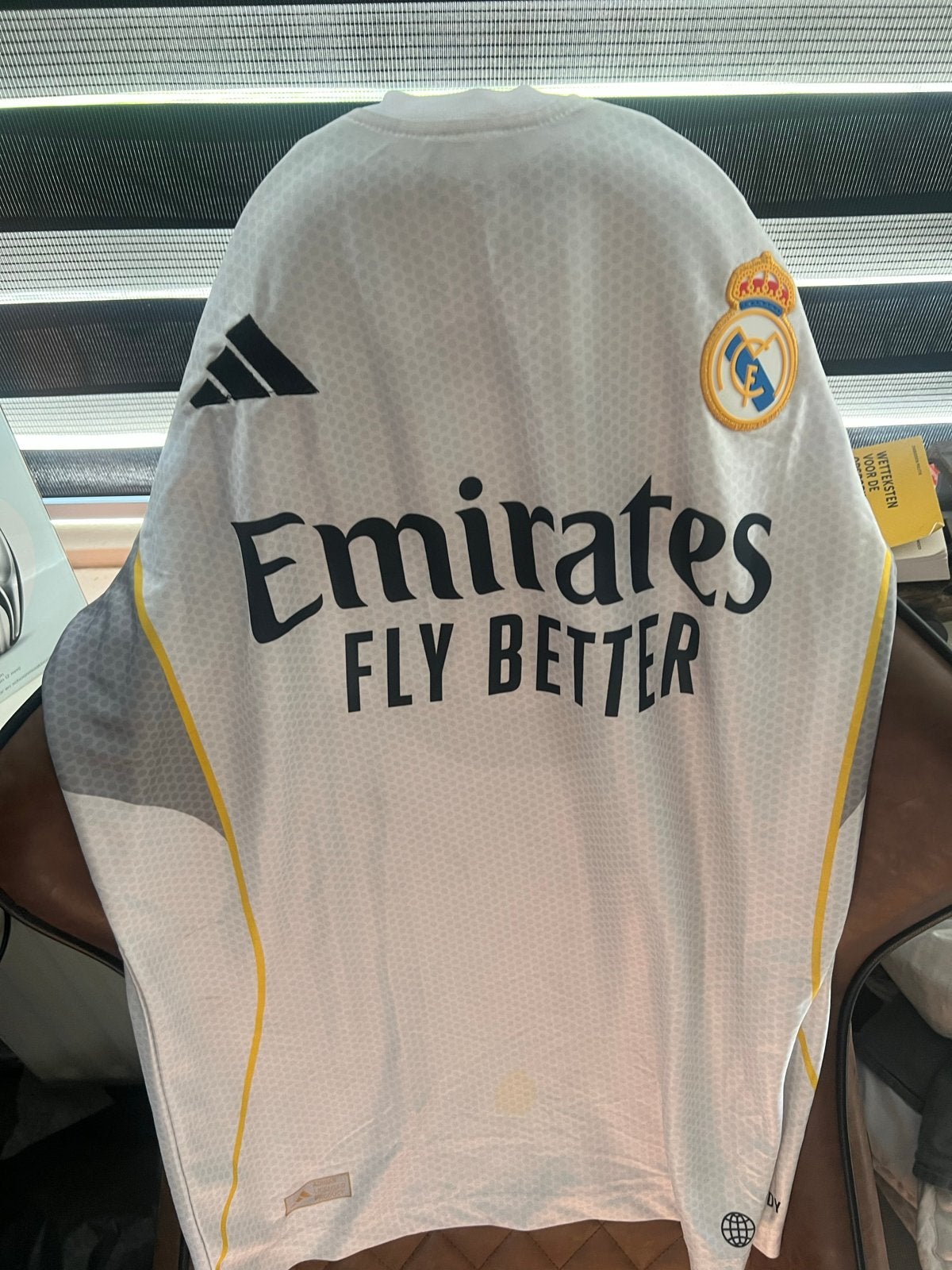 Real Madrid 1:1 shirt, maat L, ongedragen, Ophalen of Verzenden, Nieuw, Maat 52/54 (L), Voetbal