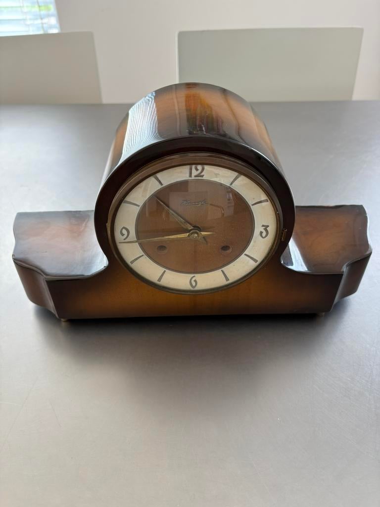 Kienzle tafelklok – klassiek Duits uurwerk, Antiek en Kunst, Antiek | Klokken, Ophalen of Verzenden