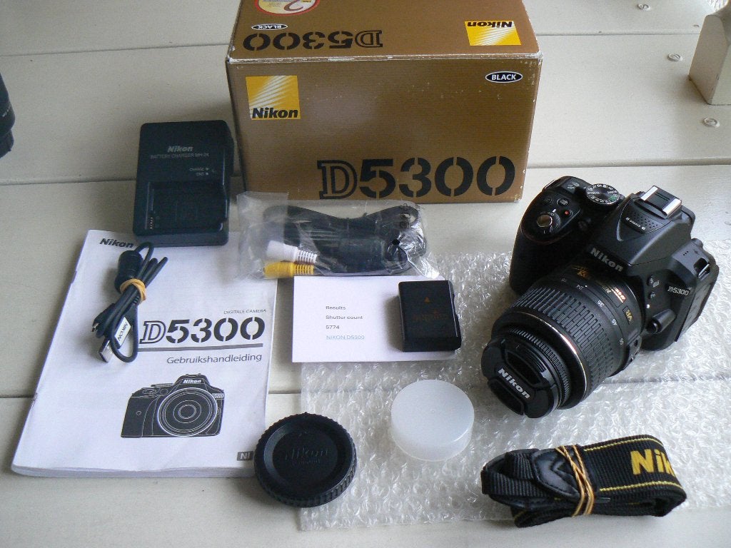 Nikon D5300 + D3500 + D3400 + 18-270 + 70-300 + 18-200 enz., Nikon, Ophalen of Verzenden, Zo goed als nieuw, Nikon