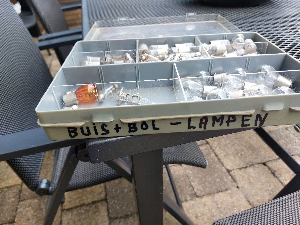 1 bakje vol met bol en buis lampjes en 1 lichtbak, Ophalen of Verzenden, Zo goed als nieuw