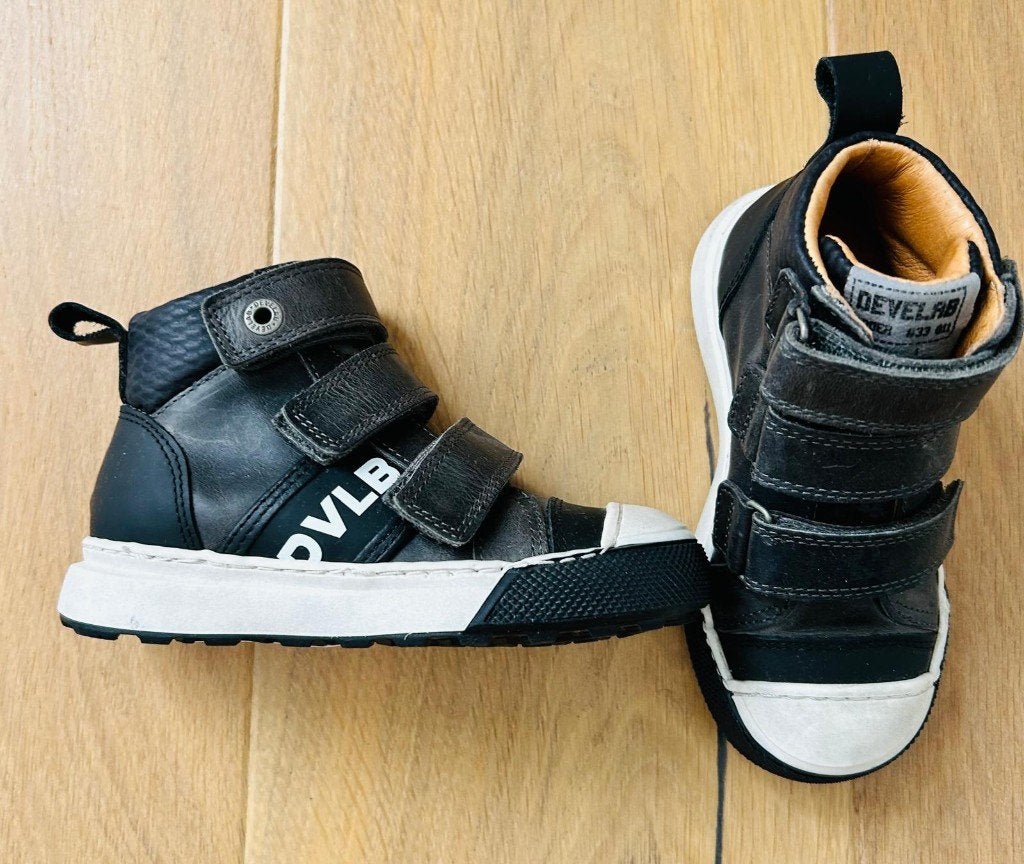 Gloednieuw Develab Leer Sneakers van 109 Eur, Kinderen en Baby's, Kinderkleding | Schoenen en Sokken, Develab, Schoenen, Nieuw