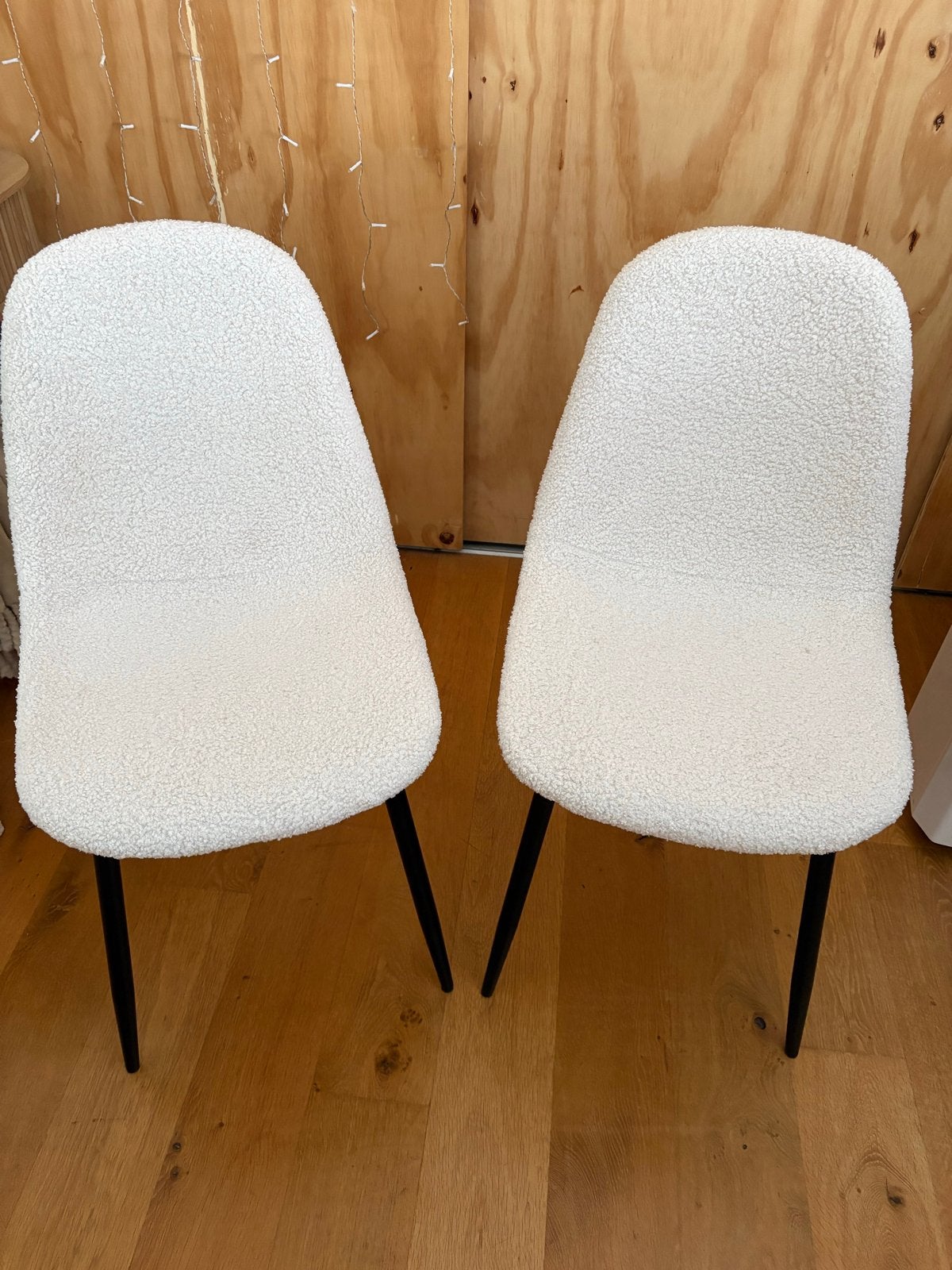 Set van 2 Witte Teddy Stoelen - Zo Goed als Nieuw, Huis en Inrichting, Stoelen, Ophalen, Twee, Wit, Zo goed als nieuw