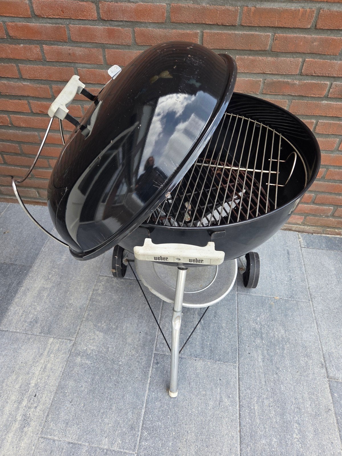 Weber BBQ met dekselhouder, Ophalen, Gebruikt, Weber