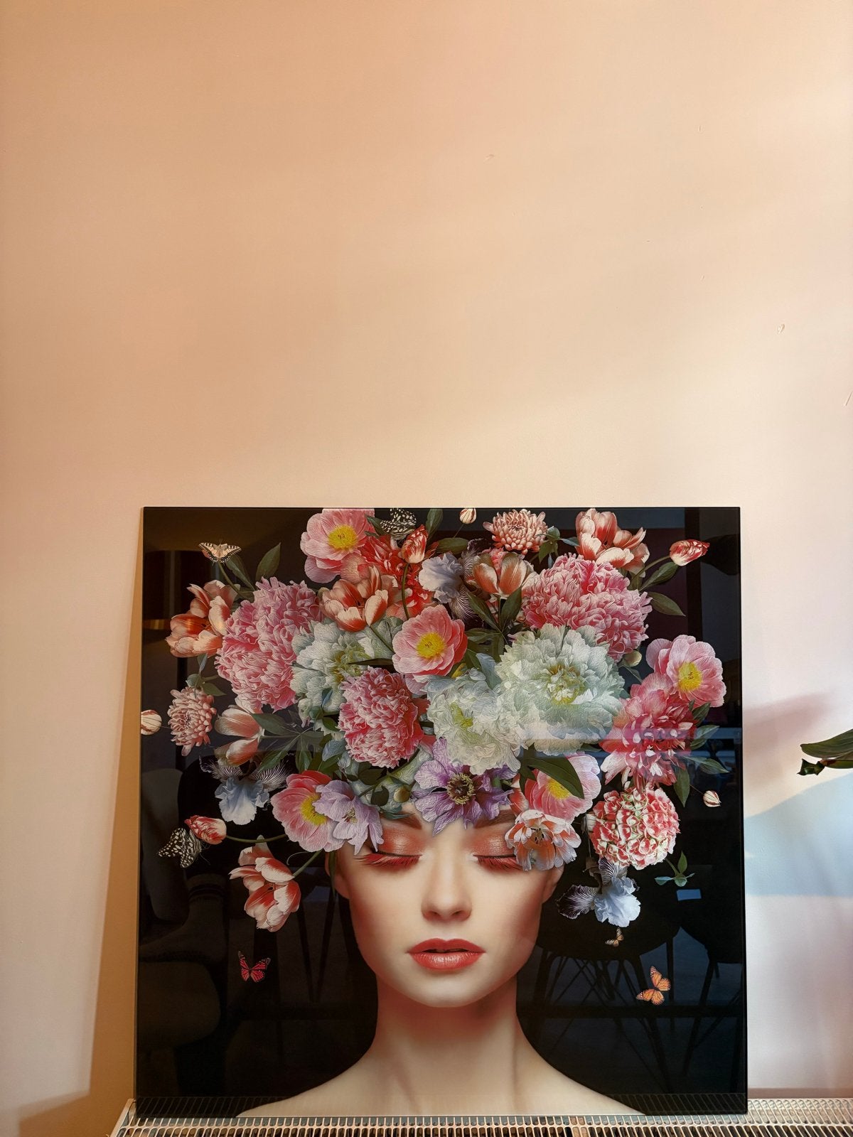 Vierkant glazen schilderij 80x80 cm met bloemen en vrouw, Ophalen, Glas, Achter glas, Bloemen