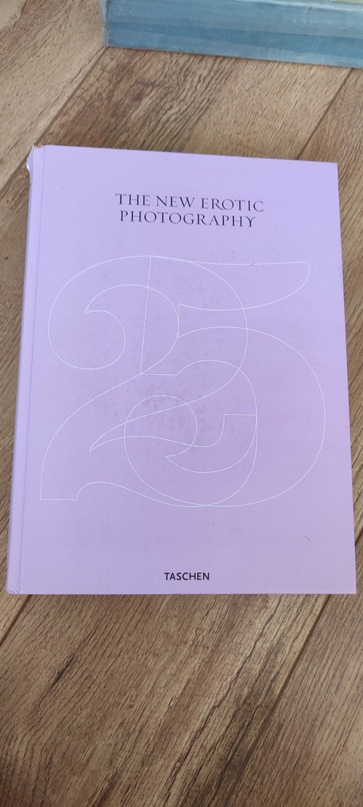 Taschen The New Erotic Photography Dian Hanson & Eric Kroll, Ophalen of Verzenden, Gelezen, Fotografie algemeen, Dian Hanson and Eric Kroll